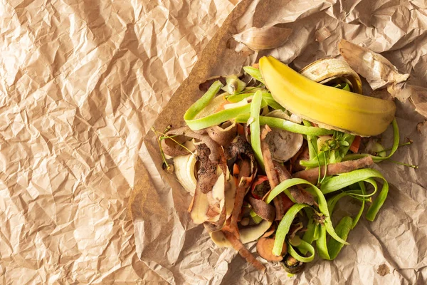 Odpady Organiczne Żywności Ekologicznym Papierze Pergaminowym Skórce Owoców Warzyw Sortowaniu — Zdjęcie stockowe