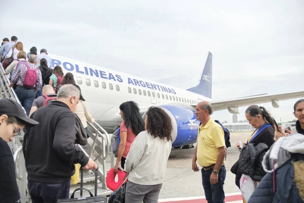 Μπουένος Άιρες Αργεντινή Νοεμβρίου 2022 Επιβάτες Επιβιβαζόμενοι Αεροσκάφος Boeing 737 — Φωτογραφία Αρχείου