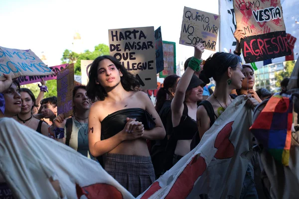 Buenos Aires Argentyna Marca 2023 Grupa Młodych Ludzi Maszerująca Podczas — Zdjęcie stockowe