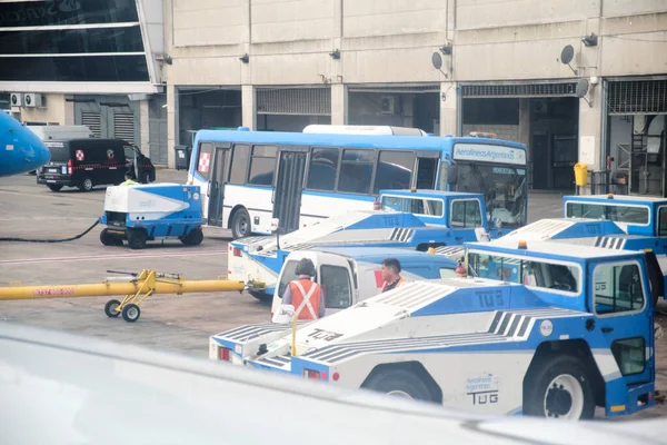 Μπουένος Άιρες Αργεντινή Νοεμβρίου 2022 Οχήματα Αεροδρομίου Στην Περιοχή Επιβίβασης — Φωτογραφία Αρχείου