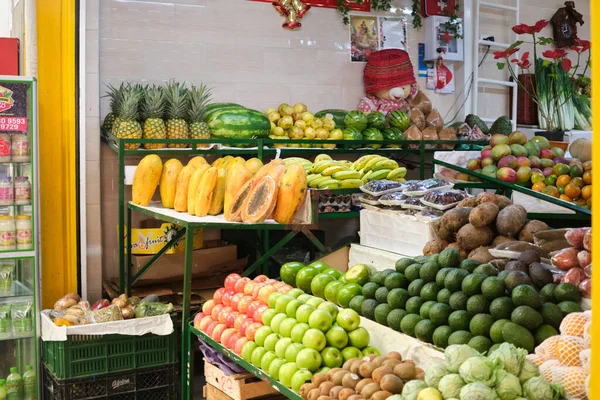 콜롬비아 보고타 과일을 시장에서 판매하는 파파야 파인애플 바나나 — 스톡 사진