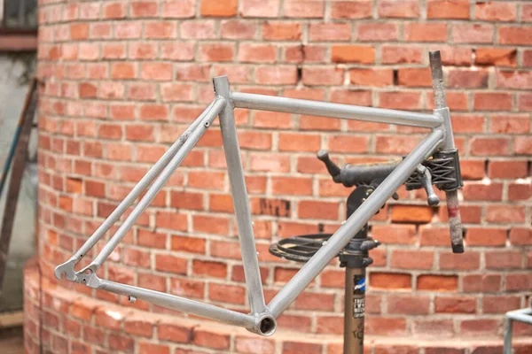 Unpainted Silver Bicycle Frame Held Stand Repair Shop Process Renovation — Stock Photo, Image