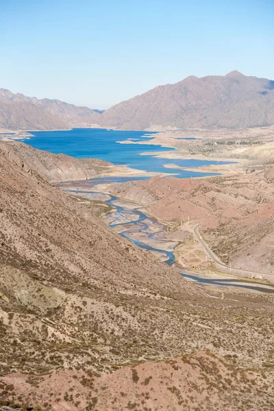 Gebirgslandschaft Der Anden Argentinien Der Fluss Mendoza Fließt Durch Ein — Stockfoto