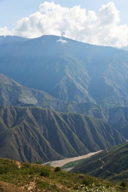 Chicamocha Kanyonu, Santander, Kolombiya 'daki dağlık And manzarası..