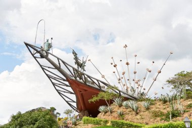 Aratoca, Santander, Kolombiya, 23 Kasım 2022: Santandereanidad Anıtı, Chicamocha Ulusal Parkı 'ndaki tarihi heykel, Panachi, popüler bir turizm beldesi..