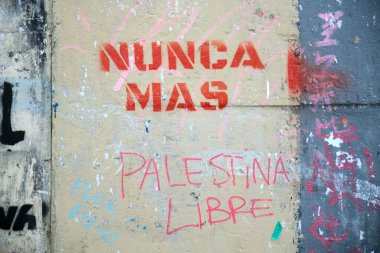Buenos Aires, Arjantin; 24 Mart 2024: Özgürlük ve demokrasi, Arjantin ve Filistin 'i birleştiren sokak resimleri: Bir daha asla ve özgür Filistin.