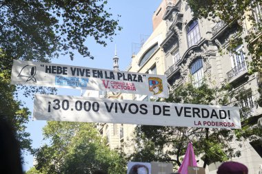 Buenos Aires, Arjantin; 24 Mart 2024: Doğruluk ve Adalet için Ulusal Anma Günü. Hebe meydanda yaşıyormuş! 30000 kişi yaşıyor.!