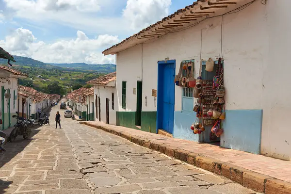 stock image Barichara, Santander, Colombia; November 25, 2022: handicraft store on a colonial street of this tourist town, declared a National Monument and known for being the most beautiful in the country.