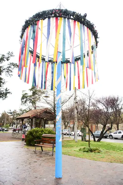 stock image Villa General Belgrano, Cordoba, Argentina; Aug 20, 2024: Maikranz, maypole or maibaum at Jose Hernandez square, a tall pole with colorful ribbons present in many European celebrations and festivals.