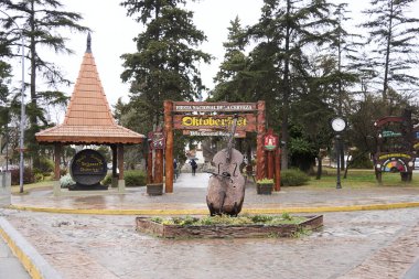 Villa General Belgrano, Cordoba, Argentina; Aug 20, 2024: Jose Hernandez square, with an arch that refers to Okctoberfest, the national beer festival, which is celebrated in this tourist town. clipart