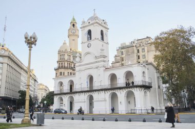 Buenos Aires, Arjantin; 29 Mayıs 2025: Cabildo binasının ön cephesi, şimdi Cabildo Ulusal Tarih Müzesi ve Mayıs Devrimi, ulusal tarihi bir anıt ilan etti..