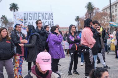 Buenos Aires, Arjantin; 14 Temmuz 2025: İkili olmayan görünürlük günü, cinsiyet kimliğine saygı, dahil etme ve eşit haklara saygı gösterilmesi için protesto.