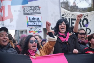 Buenos Aires, Arjantin; 14 Temmuz 2025: İkili olmayan görünürlük günü, cinsiyet kimliğine saygı, dahil etme ve eşit haklara saygı gösterilmesi için protesto.