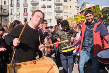 Buenos Aires, Arjantin; 10 Temmuz 2025: Engellilerin haklarını savunmak ve Engelliler Acil Durum Yasasını desteklemek amacıyla Ulusal Kongre önünde gösteri.