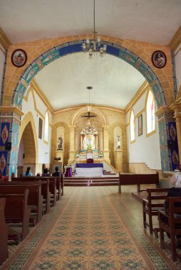 Raquira, Boyaca, Kolombiya; 29 Kasım 2022: San Antonio de la Pared 'in ana Katolik kilisesi..