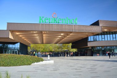Lisse, Hollanda - 03 Mayıs 2023: Lisse, Hollanda 'daki Keukenhof bahçesine giriş. Keukenhof bir bahar çiçeği lale cennetidir..