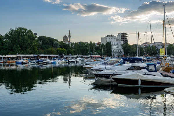 Romanya 'nın Karadeniz kıyısındaki Köstence Limanı