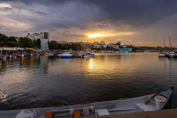 Romanya 'nın Karadeniz kıyısındaki Köstence Limanı