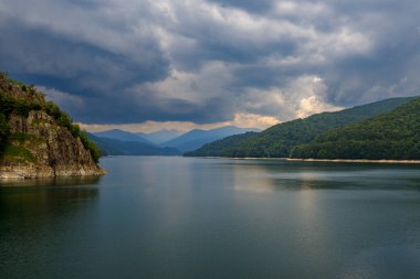Romanya 'nın Karpatyalı Vidra Gölü