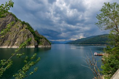 Romanya 'nın Karpatyalı Vidra Gölü