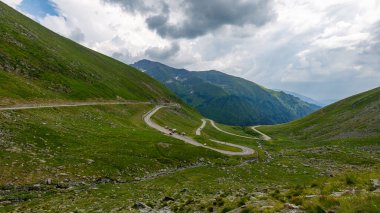 Dolambaçlı transfaragasan yolu ile Karpat Dağları