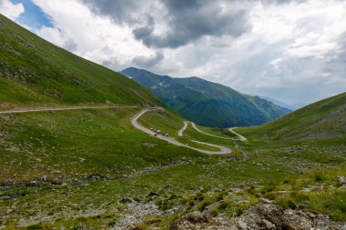Dolambaçlı transfaragasan yolu ile Karpat Dağları