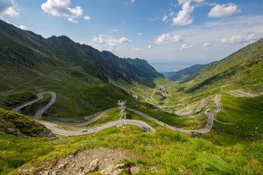 Dolambaçlı transfaragasan yolu ile Karpat Dağları