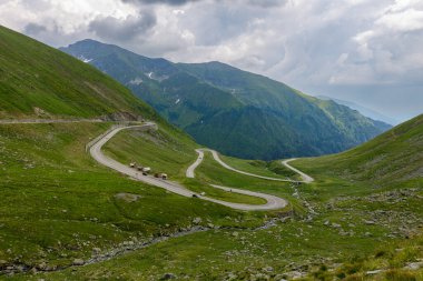 Dolambaçlı transfaragasan yolu ile Karpat Dağları