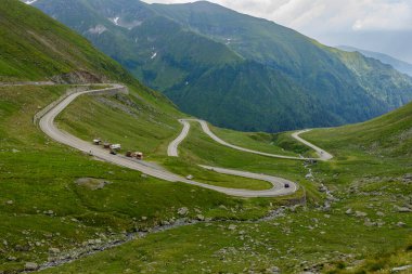 Dolambaçlı transfaragasan yolu ile Karpat Dağları