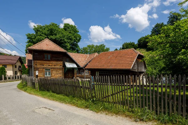 Régi Fából Készült Korpaházak Romániában — Stock Fotó