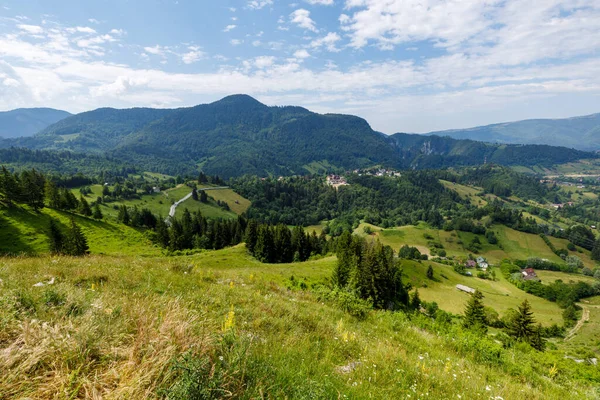 罗马尼亚布兰的喀尔巴阡山景观 — 图库照片