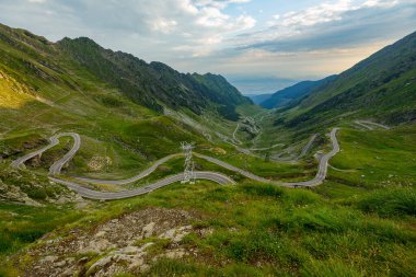 Dolambaçlı transfaragasan yolu ile Karpat Dağları