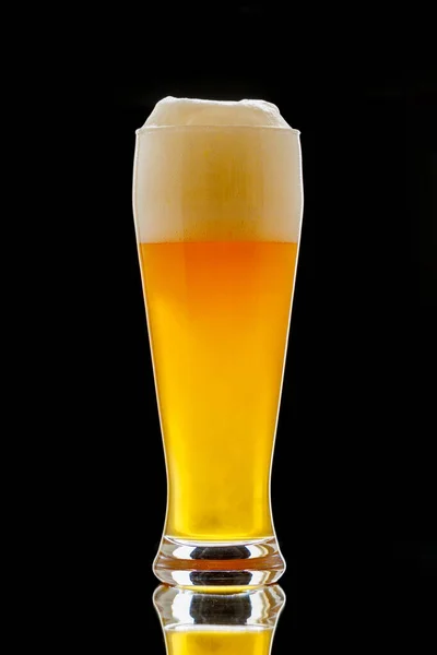 生麦の生ビールのグラス — ストック写真