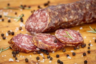 Hesse geleneksel sosis tüttürdü ve kuruttu.