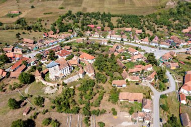 Güçlendirilmiş Kilisesi olan Roades Köyü.