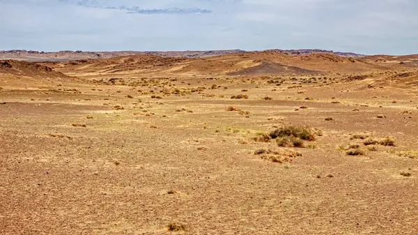 Moğolistan 'daki Gobi Çölü manzarası.