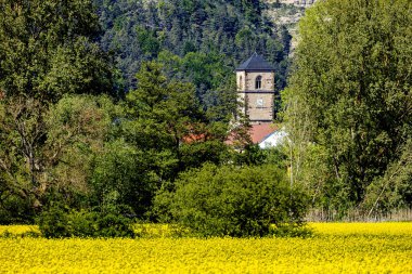 Thuringia 'daki Werra Vadisi' ndeki Creuzburg Kilisesi.
