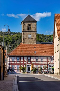 Thuringia 'daki Werra Vadisi' ndeki Creuzburg Kilisesi.