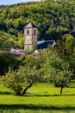 Thuringia 'daki Werra Vadisi' ndeki Creuzburg Kilisesi.