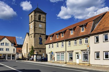 Thuringia 'daki Werra Vadisi' ndeki Creuzburg Kilisesi.
