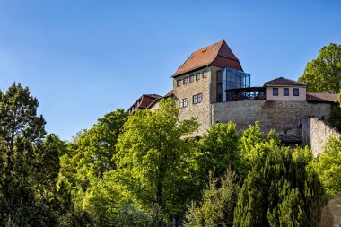 Thuringia 'daki Werra Vadisi' ndeki Creuzburg Şatosu.