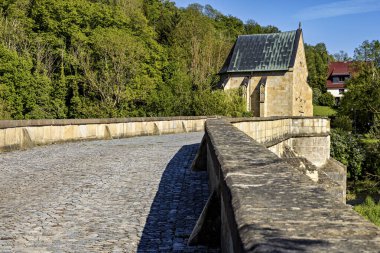 Thuringia 'daki Werra Vadisi' ndeki Liborius Creuzburg Kilisesi.