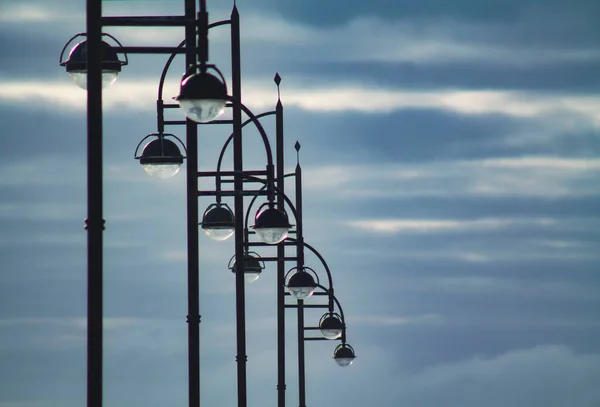 Una Serie Lámparas Iluminación Pública Farolas Seguidas —  Fotos de Stock