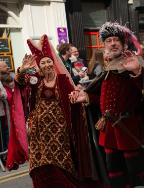 KILLLARNEY, IRELAND - 17 Mart 2024 'te Killarney İrlanda' da Aziz Patrick Günü geçit töreni