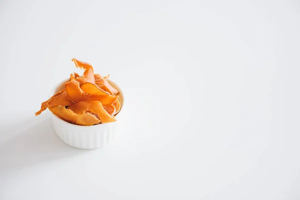Ekologiska Äppelkanel Chips Vitt Träbord — Stockfoto