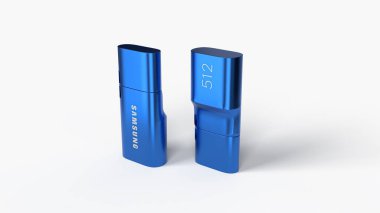 Arka planda iki adet 512gb metalik mavi Samsung tip-C USB çubukları