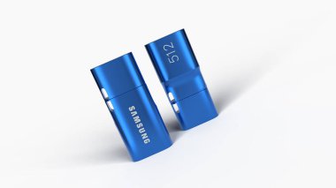 Arka planda iki adet 512gb metalik mavi Samsung tip-C USB çubukları