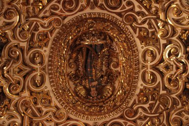 gold rings on the wall