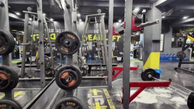  Egzersiz makineli spor salonu geçmişi