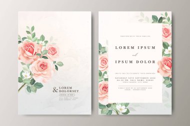 Çiçekli bölme tasarımlı güzel bir düğün davetiyesi seti.